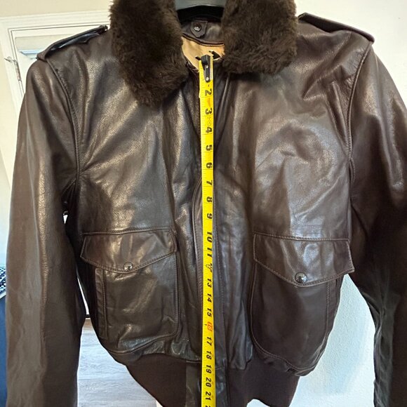 Schott NYC Men’s Medium Brown Leather Bomber Jacket with Detachable Fur Liner - Picture 9 of 16